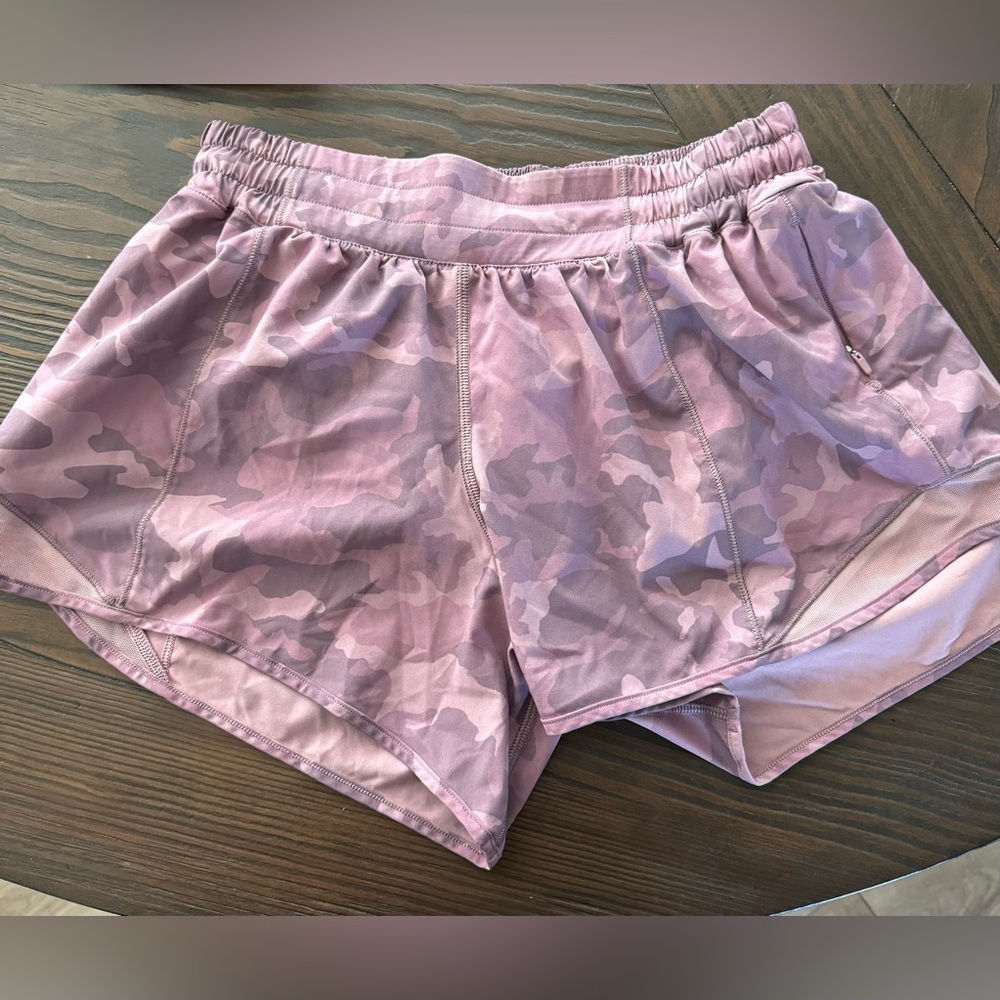 Lululemon low rise hotty hot shorts